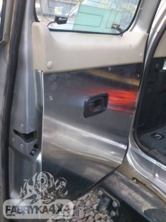 Protectie aluminiu usa portbagaj pentru Nissan Patrol Y61