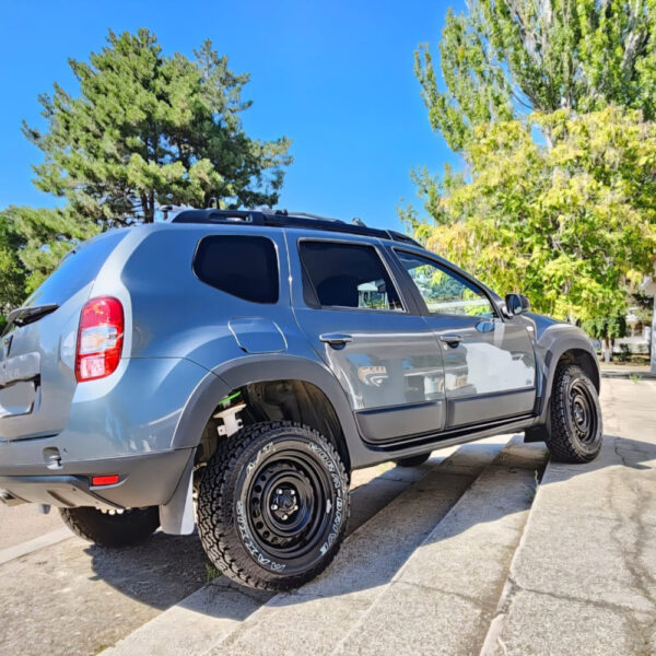 Kit complet suspensie IRONMAN 4X4 +35 mm cu amortizoare NitroGas și kit coborâre motor – Dacia Duster 1 și 2 Diesel 4x4 (2010-2023)